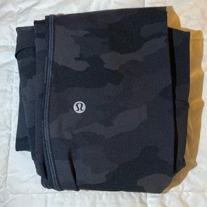 Lululemon camo black leggings size 4